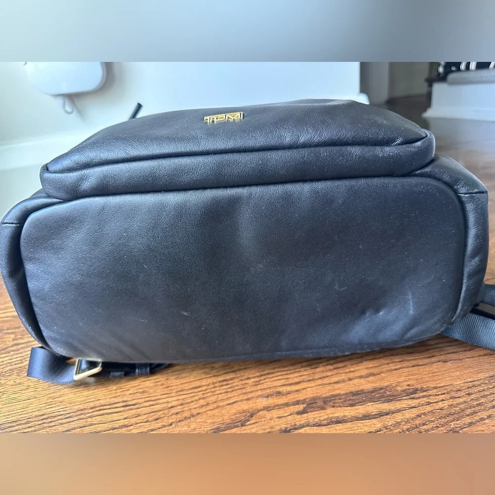 TUMI ruby Voyager leather Black Backpack - very good condition - Picture 6 of 15